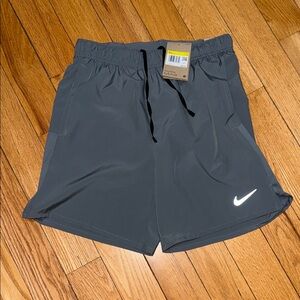 NWT Mens Nike Challenger Shorts size small